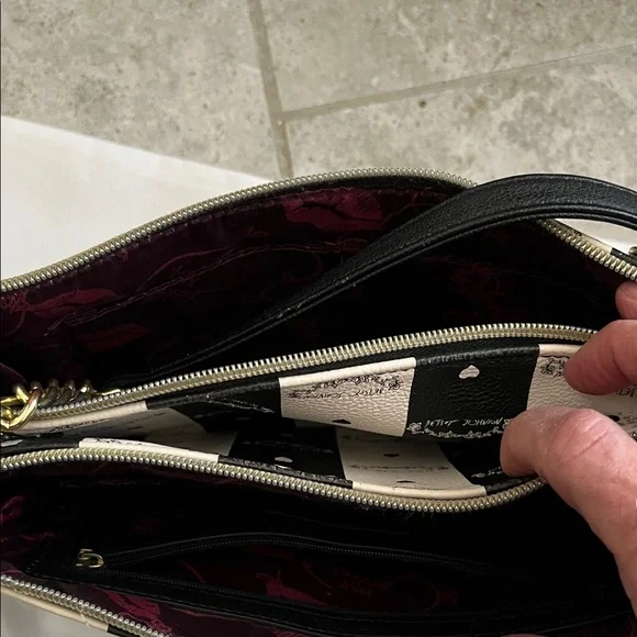 Betsey Johnson Black & White Striped Heart Stud Crossbody - Picture 7 of 10